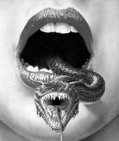 lingua di donna a forma di serpente